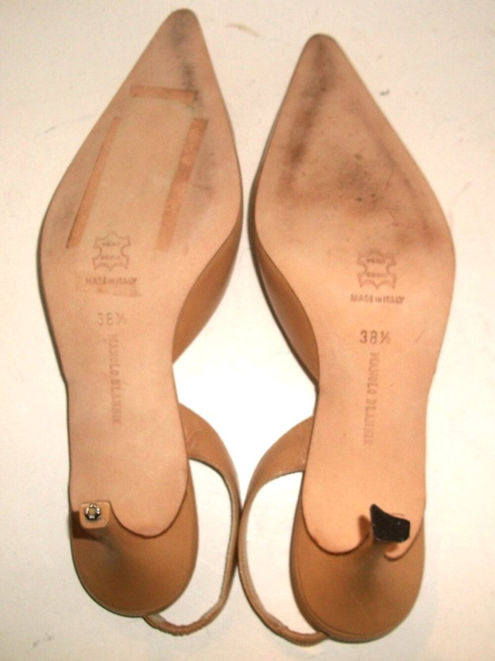 Manolo Blahnik Carolyne Beige Leather Slingback Mid-Heel Pumps 38.5M 8.5M READ - Picture 7 of 10